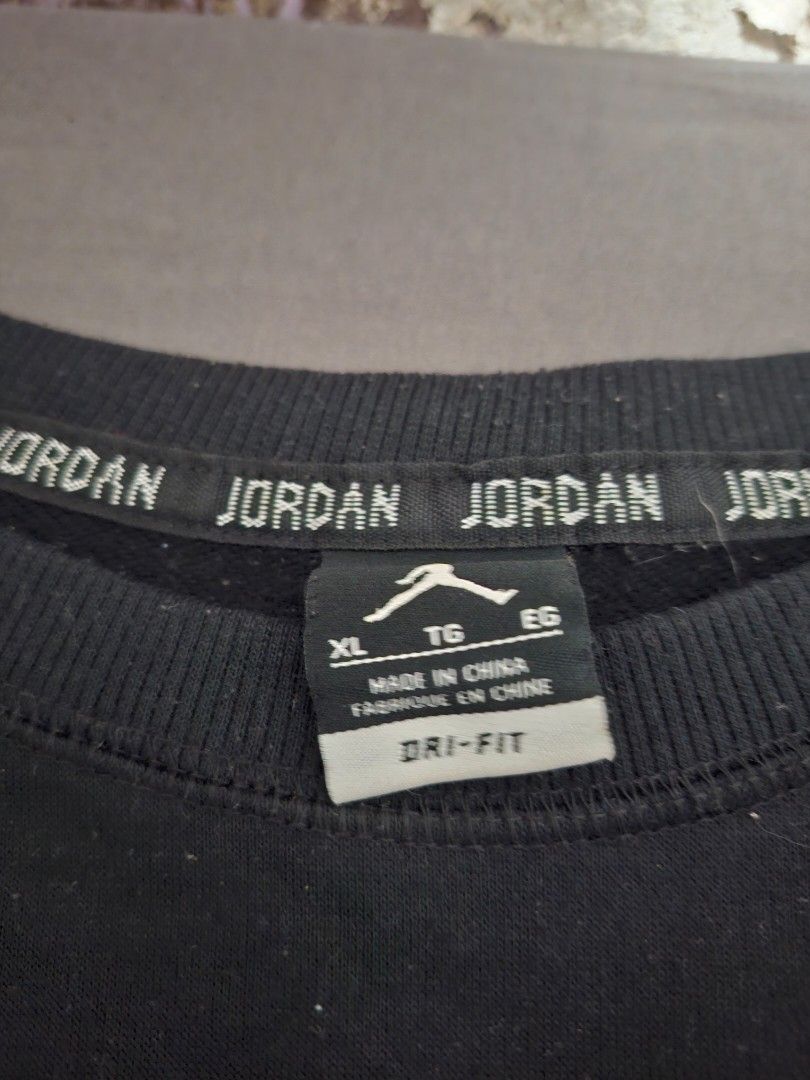 Jordan Crewneck Sweatshirt (Category: Coats, Jackets and Outerwear) located in Bacoor. Submitted by manilasena (Listing ID 1460892316, Image 2). Description: Need Wash Size XL on tag.