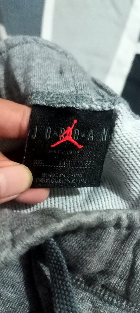 Jordan jogger pants size 40-48 (Category: Joggers) located in Taguig. Submitted by mvdsh0p2022 (Listing ID 1460816219, Image 3). Description: - Grey Jordan Jogger sweatpants - Size: XXL - Jumpman logo on left leg - Zippered pockets with Jumpman logo detail - Elastic waistband with drawstring - Ideal for lounging and workouts Jordan jogger pants Size 40-46 sagad 48 Length 38 Color maybe vary due to light Excellent condition 700 free ship Via Jnt W