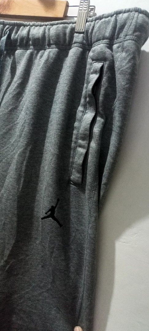 Jordan jogger pants size 40-48 (Category: Joggers) located in Taguig. Submitted by mvdsh0p2022 (Listing ID 1460816219, Image 2). Description: - Grey Jordan Jogger sweatpants - Size: XXL - Jumpman logo on left leg - Zippered pockets with Jumpman logo detail - Elastic waistband with drawstring - Ideal for lounging and workouts Jordan jogger pants Size 40-46 sagad 48 Length 38 Color maybe vary due to light Excellent condition 700 free ship Via Jnt W
