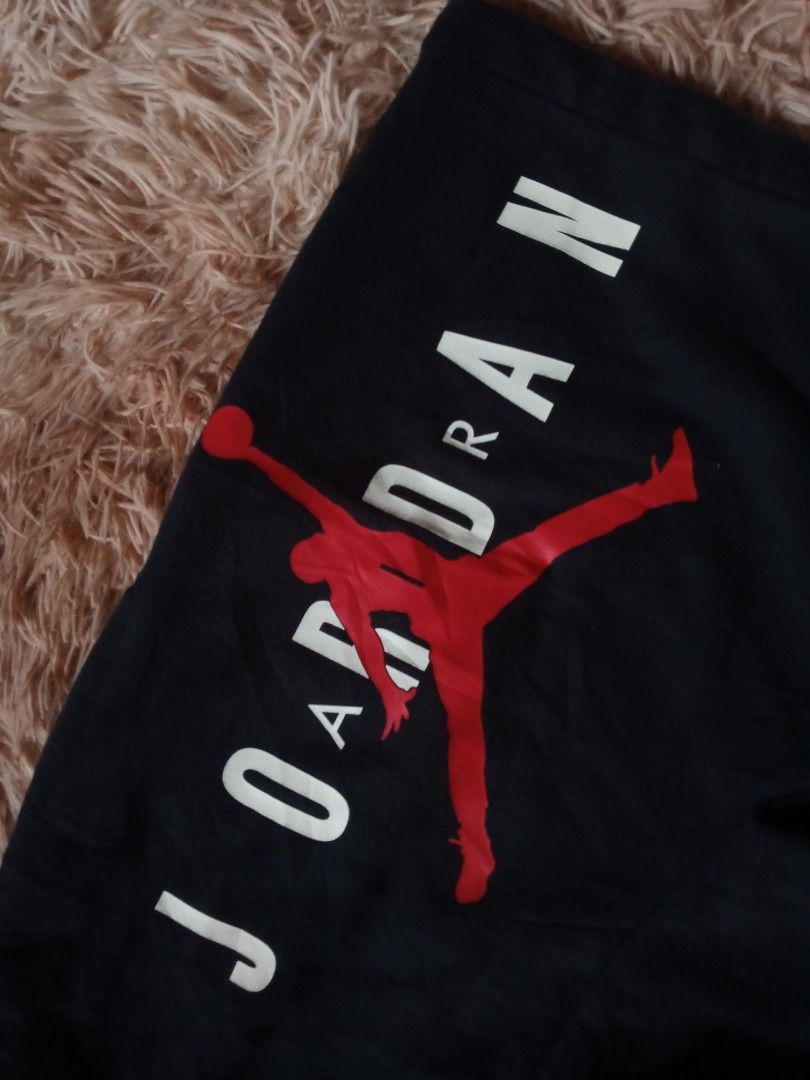 Jordan Jumpman Shorts Black Size M (Category: Shorts) located in Boston. Submitted by johnpaulvi30029 (Listing ID 1460811706, Image 3). Description: - Black Jordan shorts - Iconic Jumpman logo and Jordan text - Elastic waistband with drawstring - Two side pockets - Size: Medium (M) - Made in China - Ideal for casual wear or sports activities.