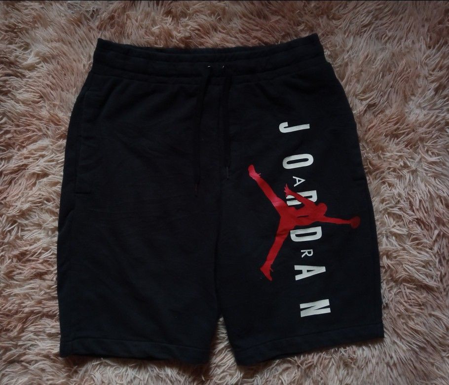 Jordan Jumpman Shorts Black Size M (Category: Shorts) located in Boston. Submitted by johnpaulvi30029 (Listing ID 1460811706, Image 1). Description: - Black Jordan shorts - Iconic Jumpman logo and Jordan text - Elastic waistband with drawstring - Two side pockets - Size: Medium (M) - Made in China - Ideal for casual wear or sports activities.