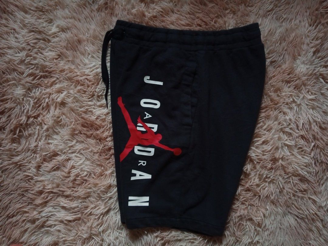 Jordan Jumpman Shorts Black Size M (Category: Shorts) located in Boston. Submitted by johnpaulvi30029 (Listing ID 1460811706, Image 2). Description: - Black Jordan shorts - Iconic Jumpman logo and Jordan text - Elastic waistband with drawstring - Two side pockets - Size: Medium (M) - Made in China - Ideal for casual wear or sports activities.