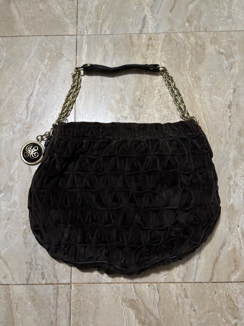 Juicy Couture Velour Shoulder Bag (Category: Shoulder Bags) located in Iloilo. Submitted by bygone.ph (Listing ID 1460734953, Image 1). Description: check photo for issues.