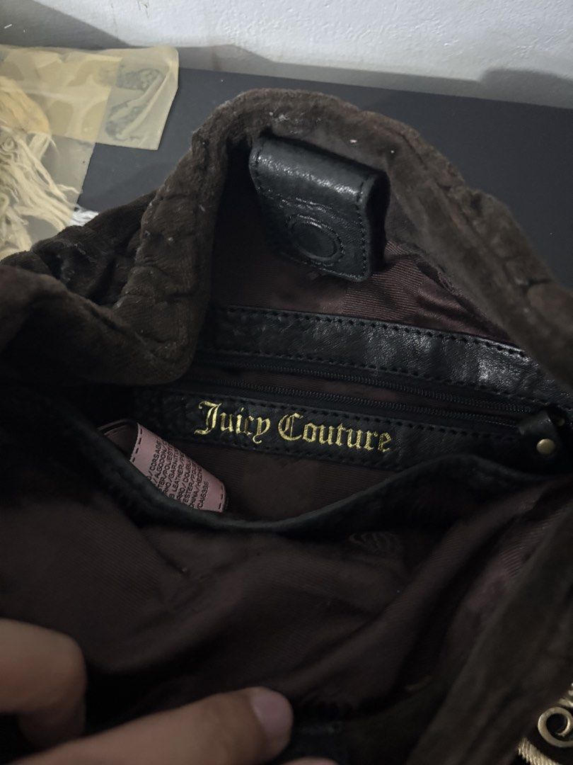 Juicy Couture Velour Shoulder Bag (Category: Shoulder Bags) located in Iloilo. Submitted by bygone.ph (Listing ID 1460734953, Image 3). Description: check photo for issues.
