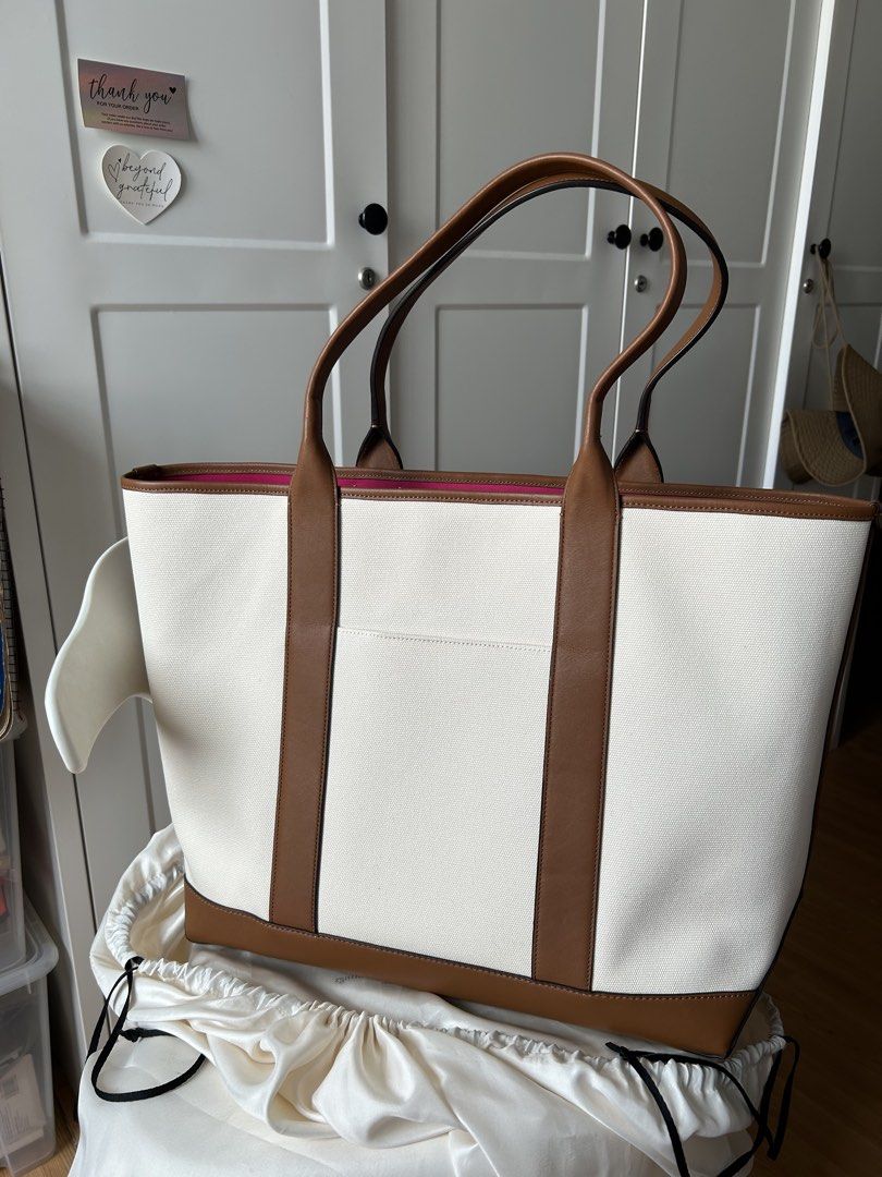 Kate Spade canvas Racing Stripe tote (Category: Tote Bags) located in Marilao. Submitted by clearance4acause.1 (Listing ID 1460801543, Image 2). Description: In very good condition hardly noticeable signs of use. due to size … item is only for pick up. XL bag *pwede pa sa maselan..