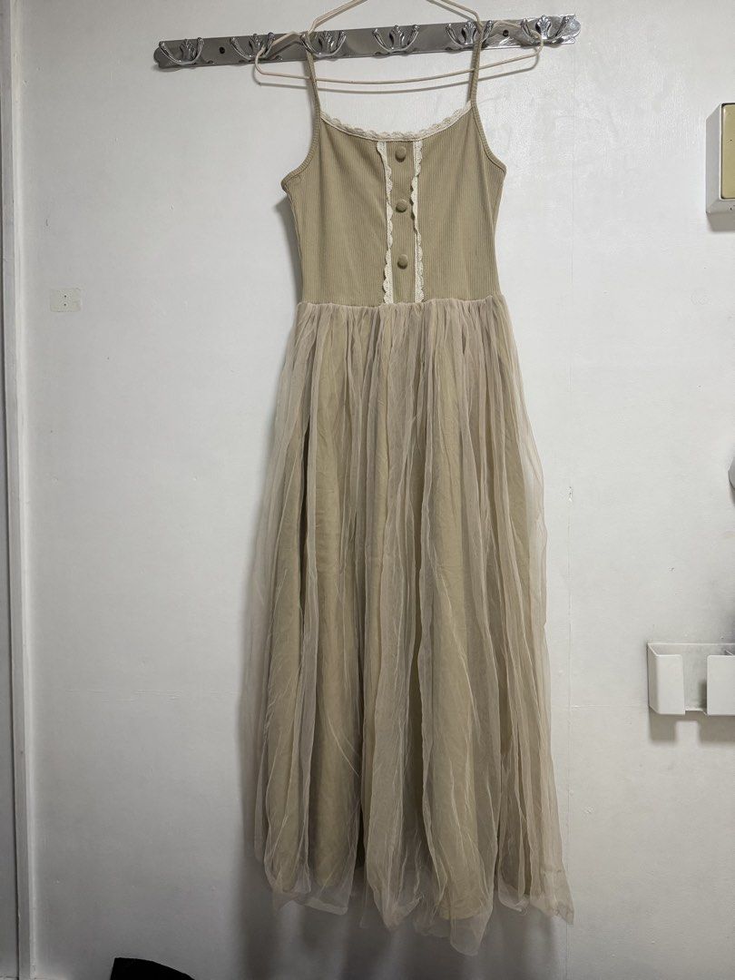 Khaki Tulle Maxi Dress (Category: Dresses) located in Manila. Submitted by dejunk.mnl (Listing ID 1460895250, Image 2). Description: .