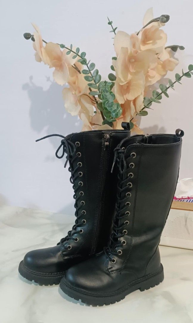 Kids Boots - Used (Category: Babies & Kids Fashion) located in Taguig. Submitted by teendera_mo (Listing ID 1460801597, Image 3). Description: In-sole size: 32" Pick up only.