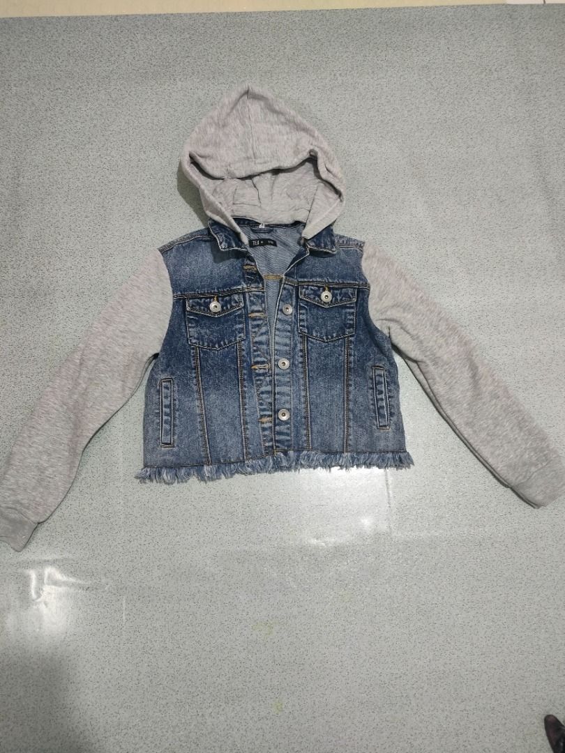 Kids Denim Jacket with Hoodie and Popcorn Patch (Category: Coats, Jackets and Outerwear) located in General Santos City (Dadiangas). Submitted by rjb21 (Listing ID 1460897126, Image 2). Description: - Adorable kids' denim jacket - Grey sleeves and attached hood - Fun back patch with popcorn, rainbows, 'Pop!', and 'weekends' design - Trendy frayed hem detail - Ideal for casual and everyday outfits Age: 9-10 years old.
