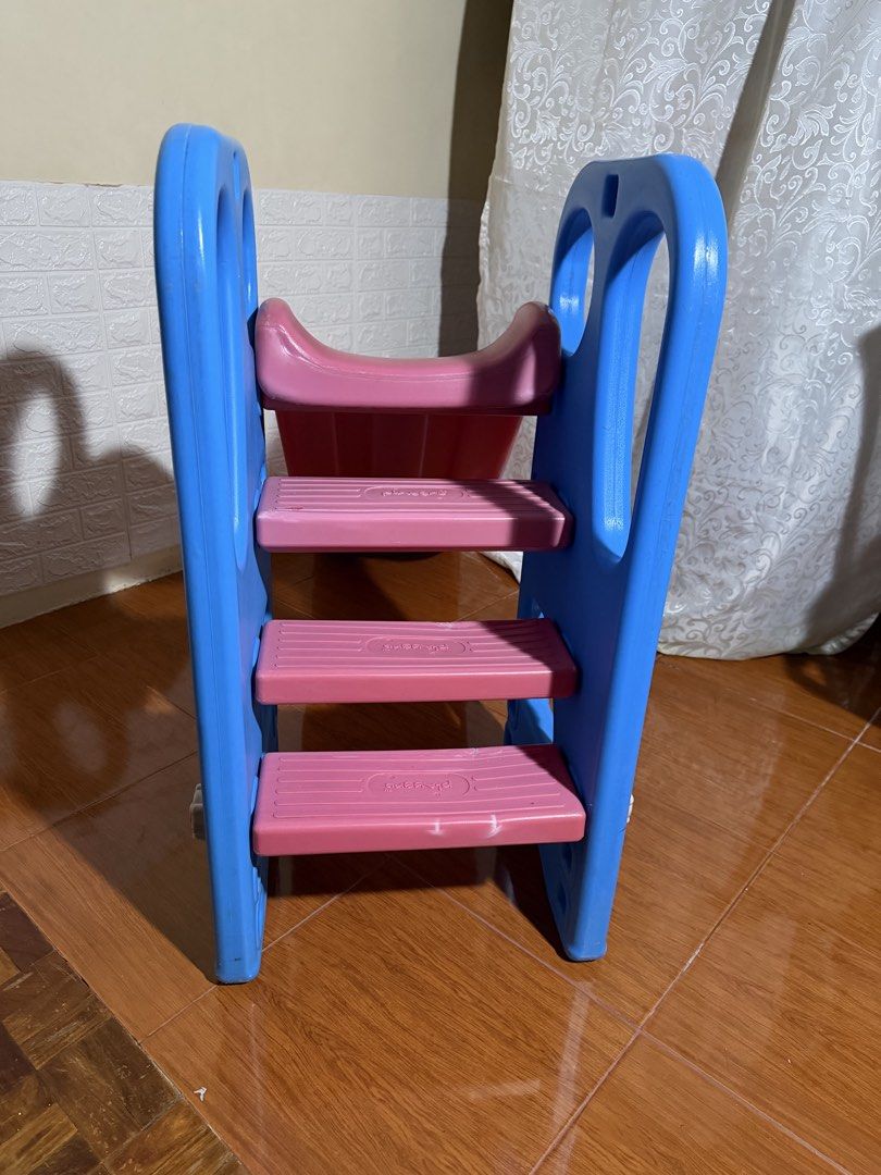 Kids slide (Category: Kids Tables & Chairs) located in Cainta. Submitted by cubic01 (Listing ID 1460913606, Image 3). Description: Pick up at Brookside Cainta.