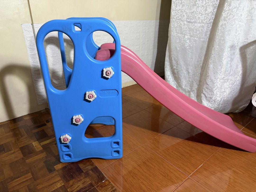 Kids slide (Category: Kids Tables & Chairs) located in Cainta. Submitted by cubic01 (Listing ID 1460913606, Image 2). Description: Pick up at Brookside Cainta.