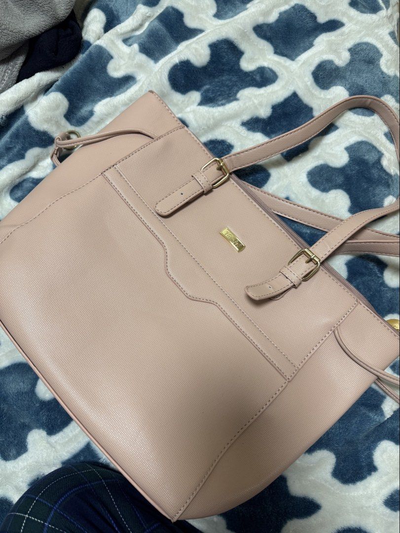 KIMBEL PINK SHOULDER BAG (Category: Shoulder Bags) located in Baguio. Submitted by kxxj17 (Listing ID 1460915421, Image 1). Description: RFS: Di ko talaga siya nagagamit kaya sayang naman kung nakatambak .