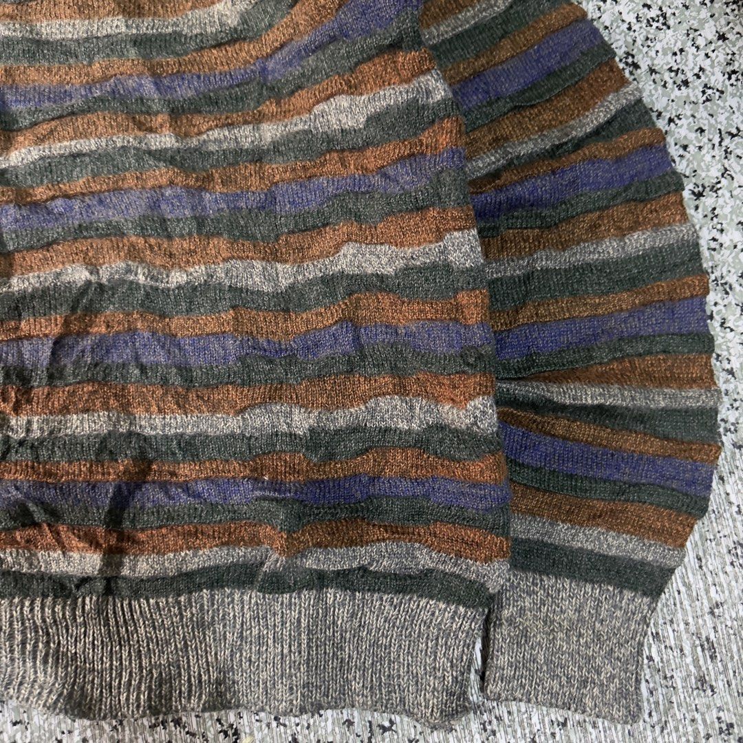 Knited Sweater (Category: Coats, Jackets and Outerwear) located in Baguio. Submitted by secondoption.ph (Listing ID 1460788368, Image 3). Description: Size medium Length 23 Width 18.5.