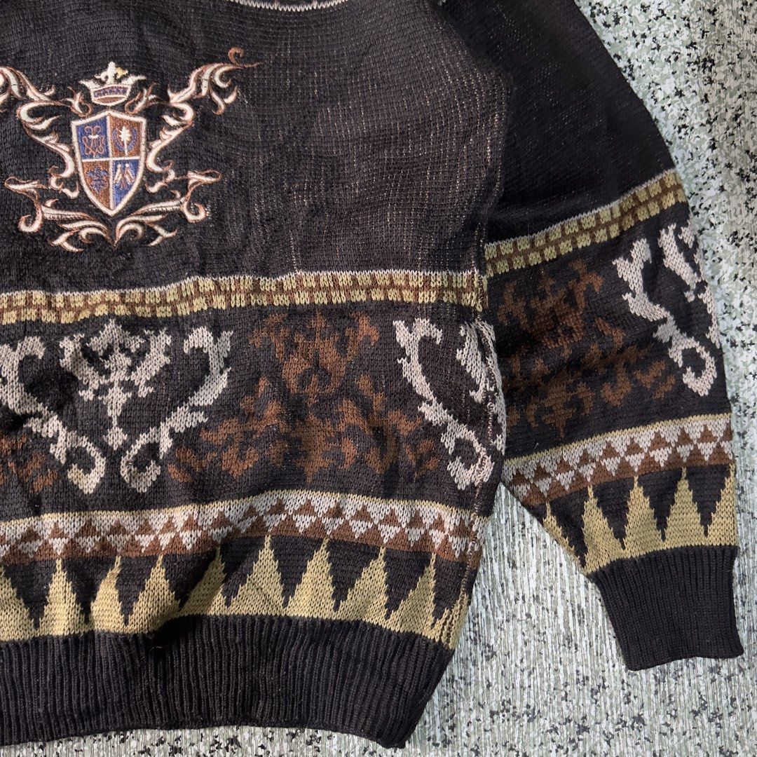 Knited Sweater (Category: Coats, Jackets and Outerwear) located in Baguio. Submitted by secondoption.ph (Listing ID 1460789761, Image 3). Description: Size medium Length 26.5 Width 20.5.
