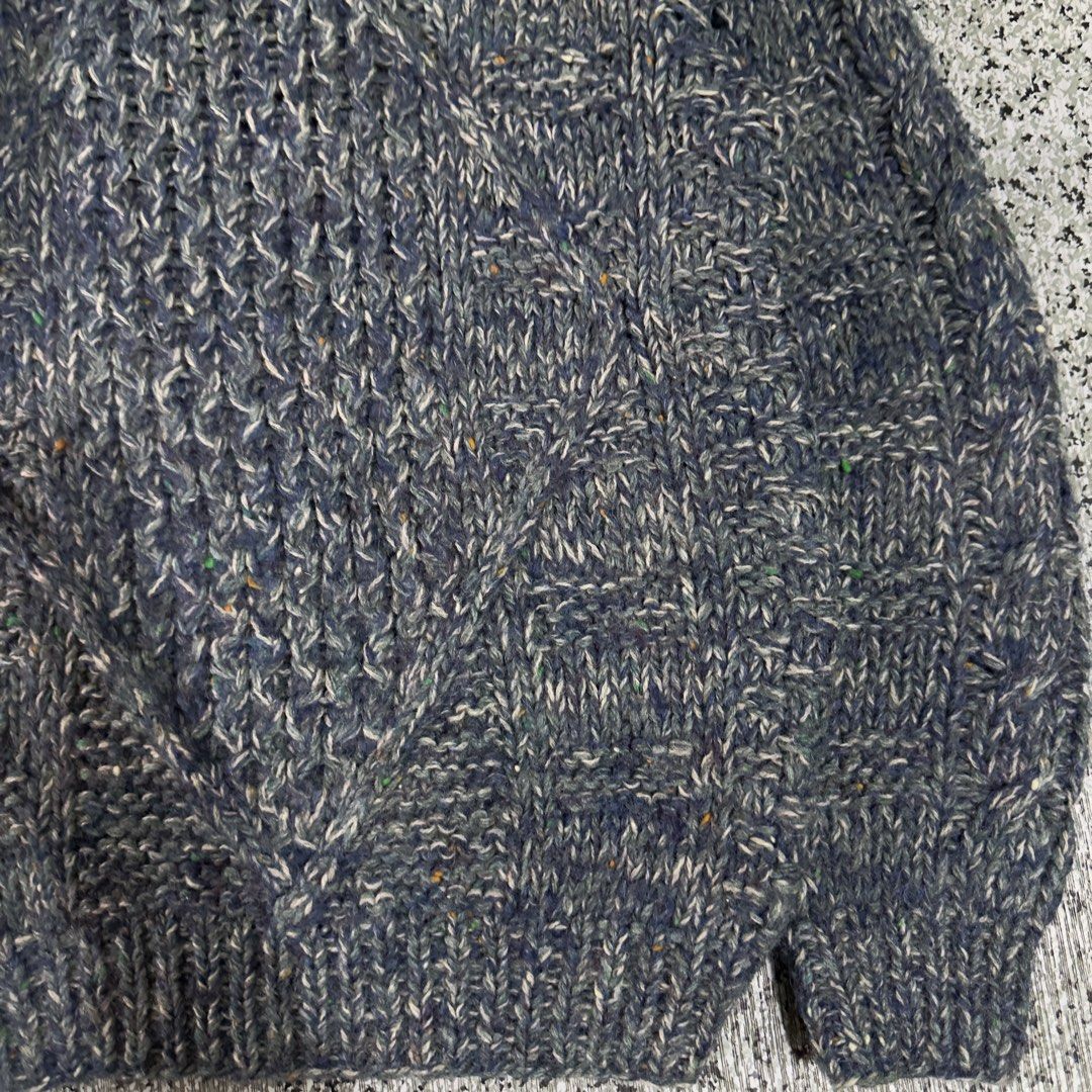 Knited Sweater (Category: Coats, Jackets and Outerwear) located in Baguio. Submitted by secondoption.ph (Listing ID 1460794727, Image 3). Description: Size medium Length 25 Width 20.