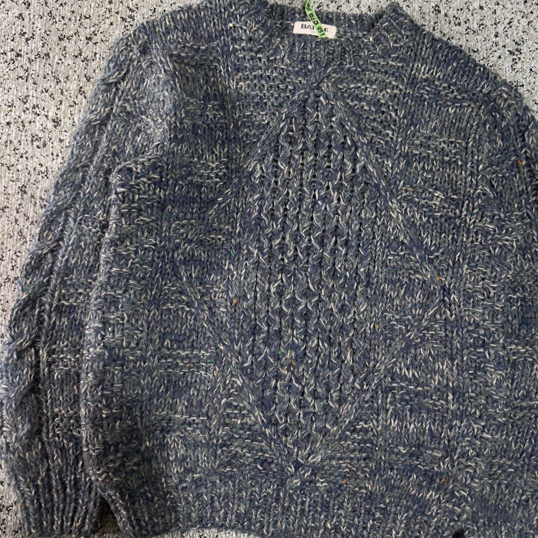Knited Sweater (Category: Coats, Jackets and Outerwear) located in Baguio. Submitted by secondoption.ph (Listing ID 1460794727, Image 2). Description: Size medium Length 25 Width 20.