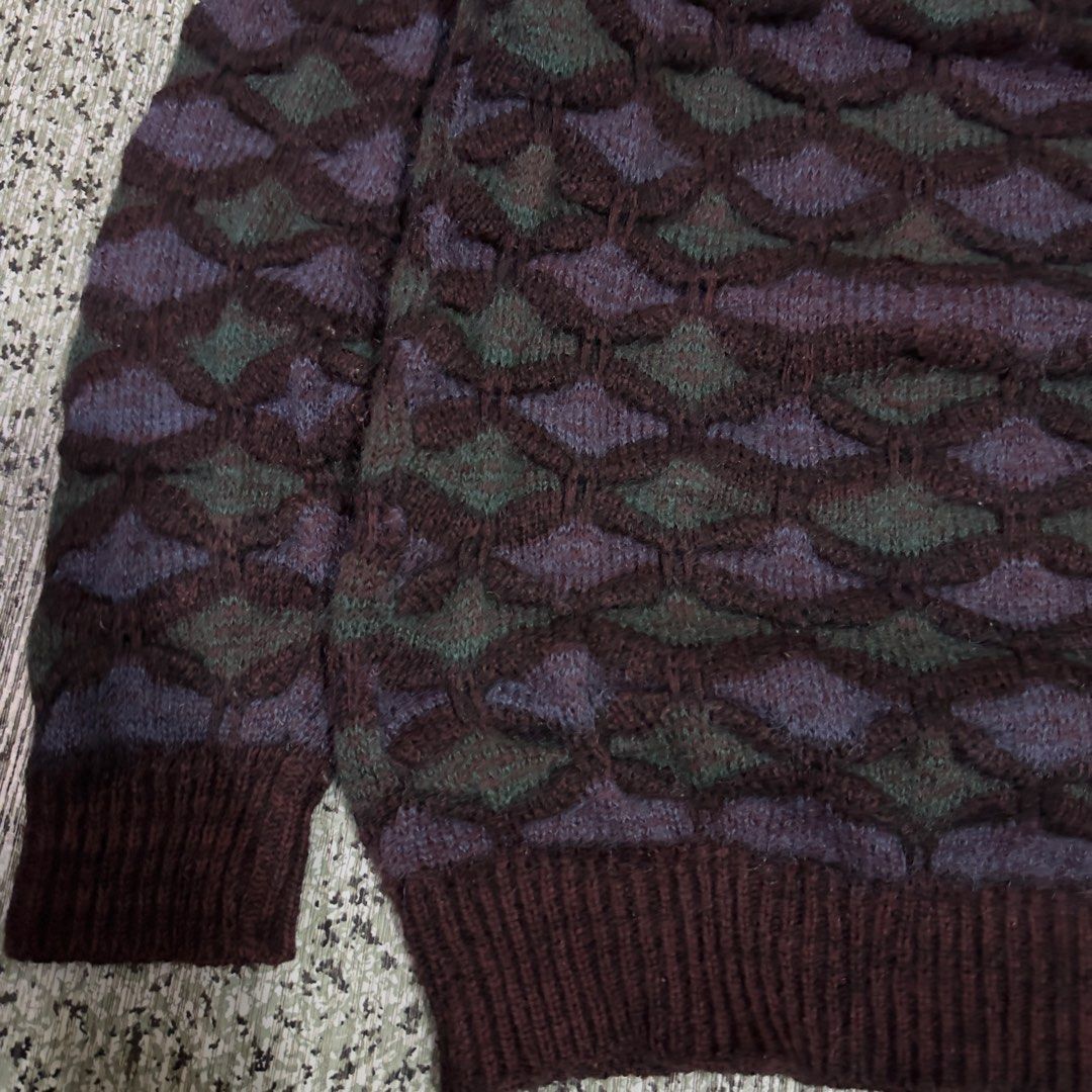 Knited Sweater (Category: Coats, Jackets and Outerwear) located in Baguio. Submitted by secondoption.ph (Listing ID 1460887441, Image 3). Description: Size medium-large Length 27 Width 19.5.