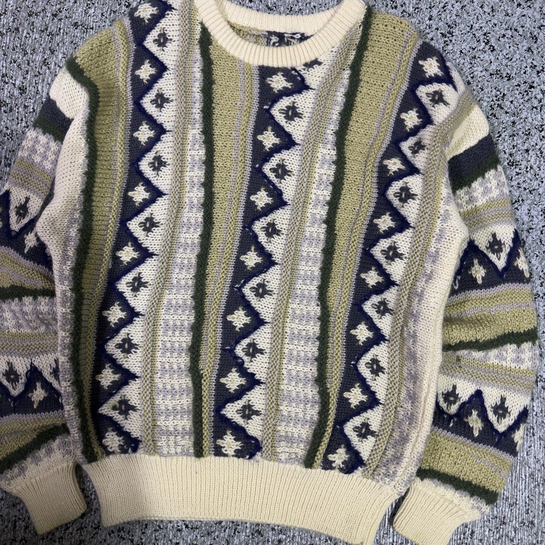Knited Sweater (Category: Coats, Jackets and Outerwear) located in Baguio. Submitted by secondoption.ph (Listing ID 1460887704, Image 2). Description: Size medium Length 26.5 Width 22.5.