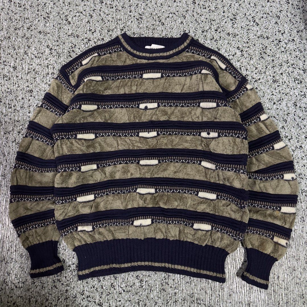 Knited Sweater (Category: Coats, Jackets and Outerwear) located in Baguio. Submitted by secondoption.ph (Listing ID 1460889002, Image 1). Description: Size medium Length 23 Width 19.5.