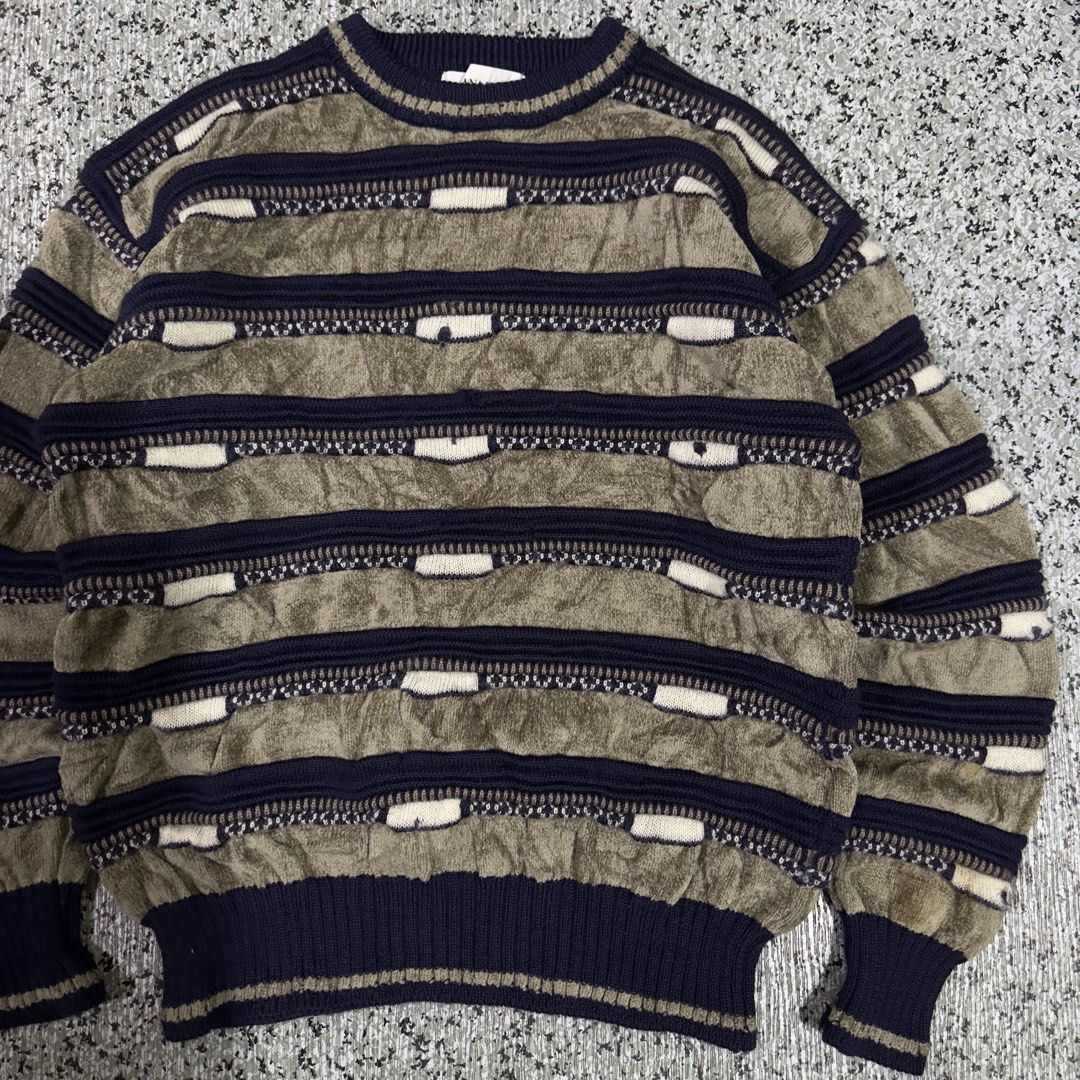 Knited Sweater (Category: Coats, Jackets and Outerwear) located in Baguio. Submitted by secondoption.ph (Listing ID 1460889002, Image 2). Description: Size medium Length 23 Width 19.5.