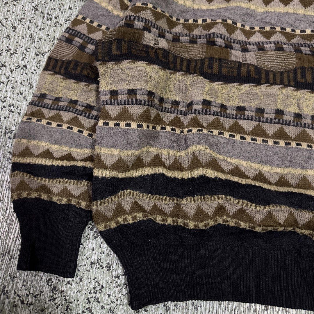 Knited Sweater (Category: Coats, Jackets and Outerwear) located in Baguio. Submitted by secondoption.ph (Listing ID 1460889532, Image 3). Description: Size medium Length 26.5 Width 22.