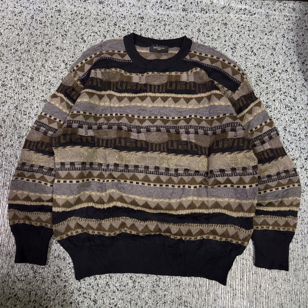 Knited Sweater (Category: Coats, Jackets and Outerwear) located in Baguio. Submitted by secondoption.ph (Listing ID 1460889532, Image 1). Description: Size medium Length 26.5 Width 22.