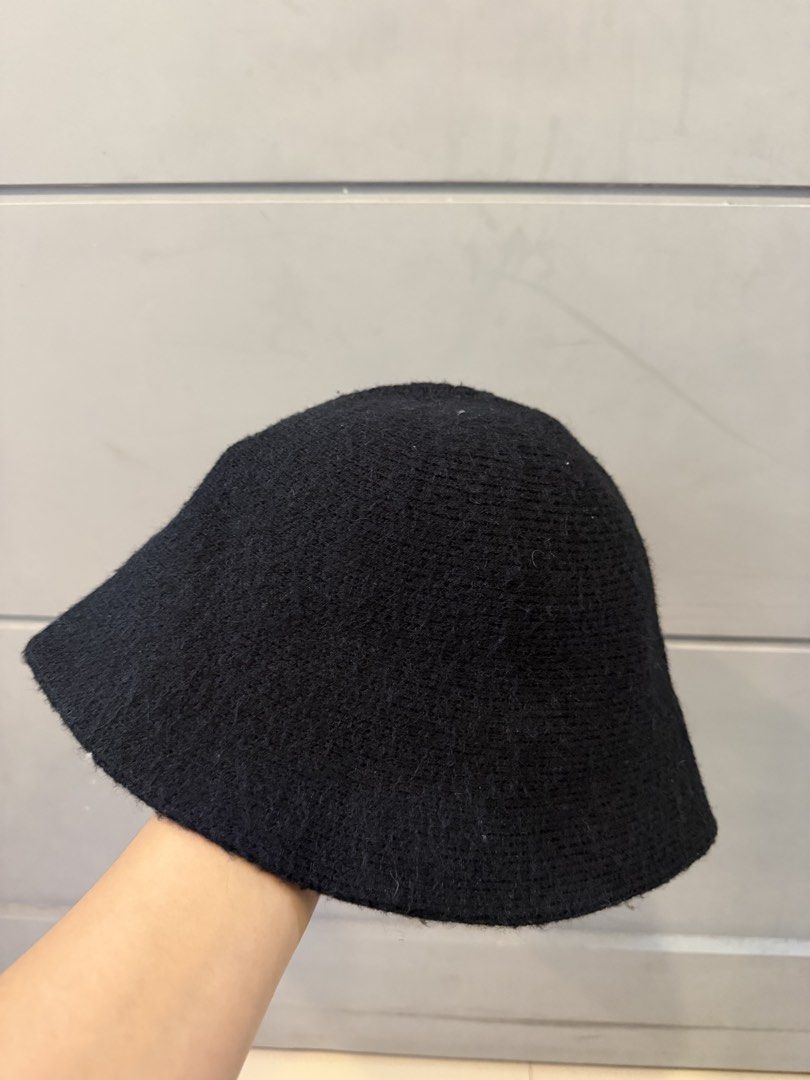 KOREAN BLACK WOOL BUCKET HAT (Category: Hats & Beanies) located in Lipa City. Submitted by upcycle_alley (Listing ID 1460779233, Image 1). Description: .