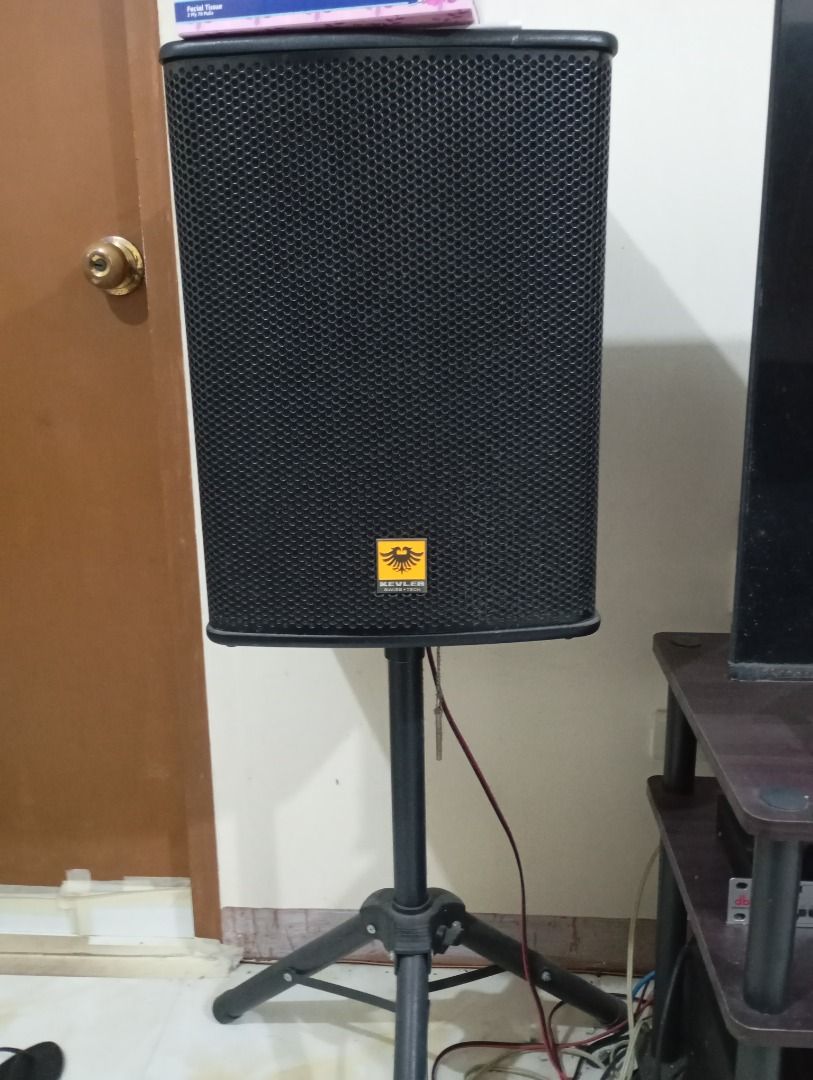 Krantz Karaoke Amplifier AV-602R+ & DBX 215 Equalizer (Category: Soundbars, Speakers & Amplifiers) located in Manila. Submitted by gardmend (Listing ID 1460742826, Image 2). Description: - Krantz AV-602R+ Stereo Karaoke Amplifier - DBX 215 Dual Channel 15-Band Graphic Equalizer - Both units are fully functional - Minor dust and scuffs from normal use - Ideal for home karaoke setups or enhancing your sound system - All cables shown in photos are i