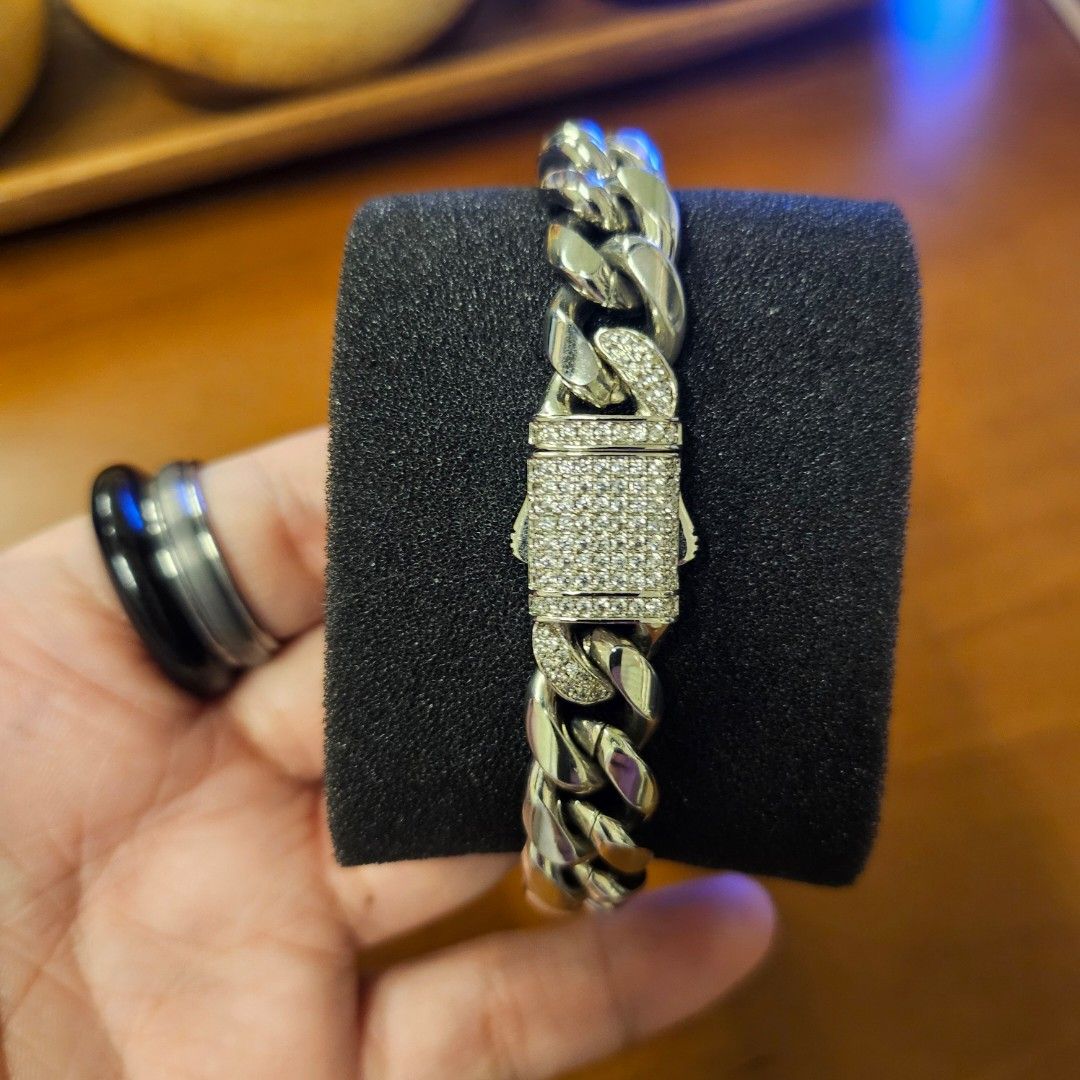 KRKC & Co. Chunky Steel Bracelet (Category: Jewelry) located in Taguig. Submitted by _fatherofmiami (Listing ID 1460902978, Image 1). Description: Solid Chunky 316L Stainless Steel with High Carbon Quality Stones Purchased in HK for 6k in php Best for Big Men 20-21cm Wrist Circumference.