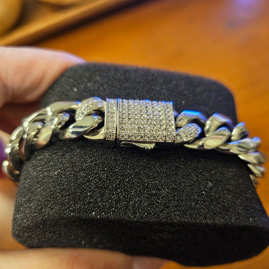 KRKC & Co. Chunky Steel Bracelet (Category: Jewelry) located in Taguig. Submitted by _fatherofmiami (Listing ID 1460902978, Image 3). Description: Solid Chunky 316L Stainless Steel with High Carbon Quality Stones Purchased in HK for 6k in php Best for Big Men 20-21cm Wrist Circumference.