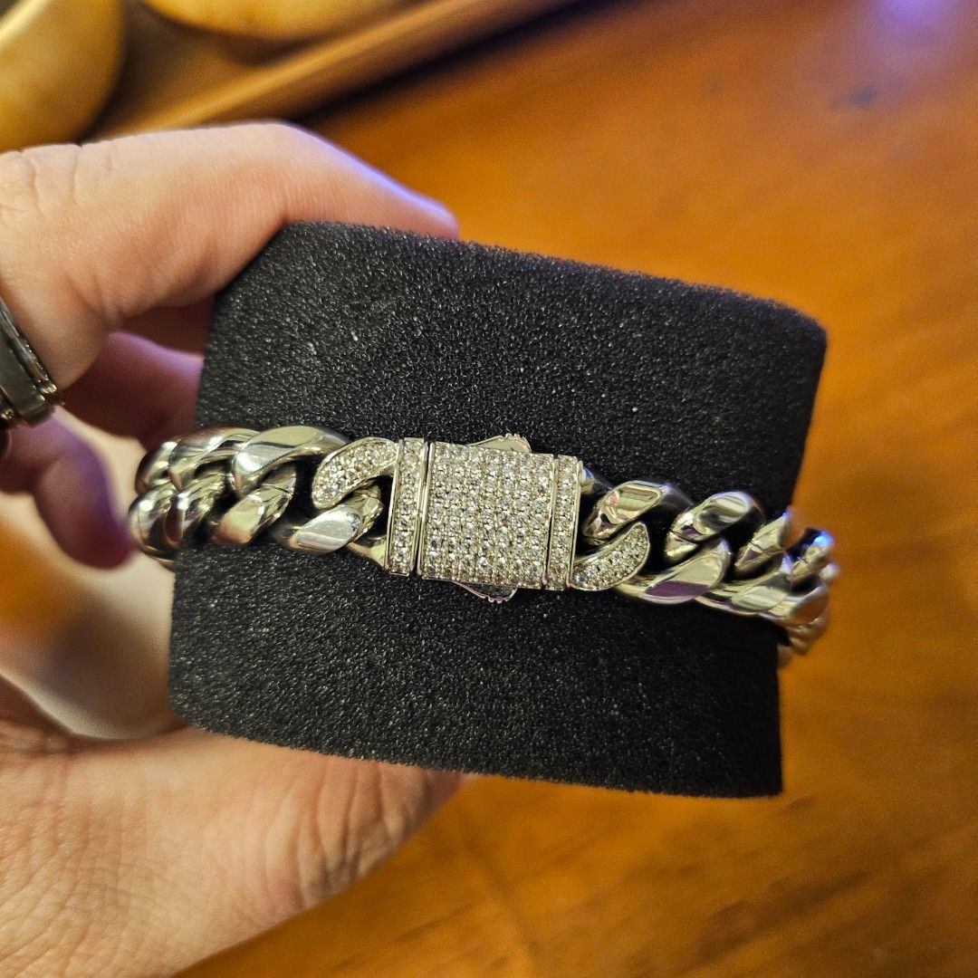 KRKC & Co. Chunky Steel Bracelet (Category: Jewelry) located in Taguig. Submitted by _fatherofmiami (Listing ID 1460902978, Image 2). Description: Solid Chunky 316L Stainless Steel with High Carbon Quality Stones Purchased in HK for 6k in php Best for Big Men 20-21cm Wrist Circumference.
