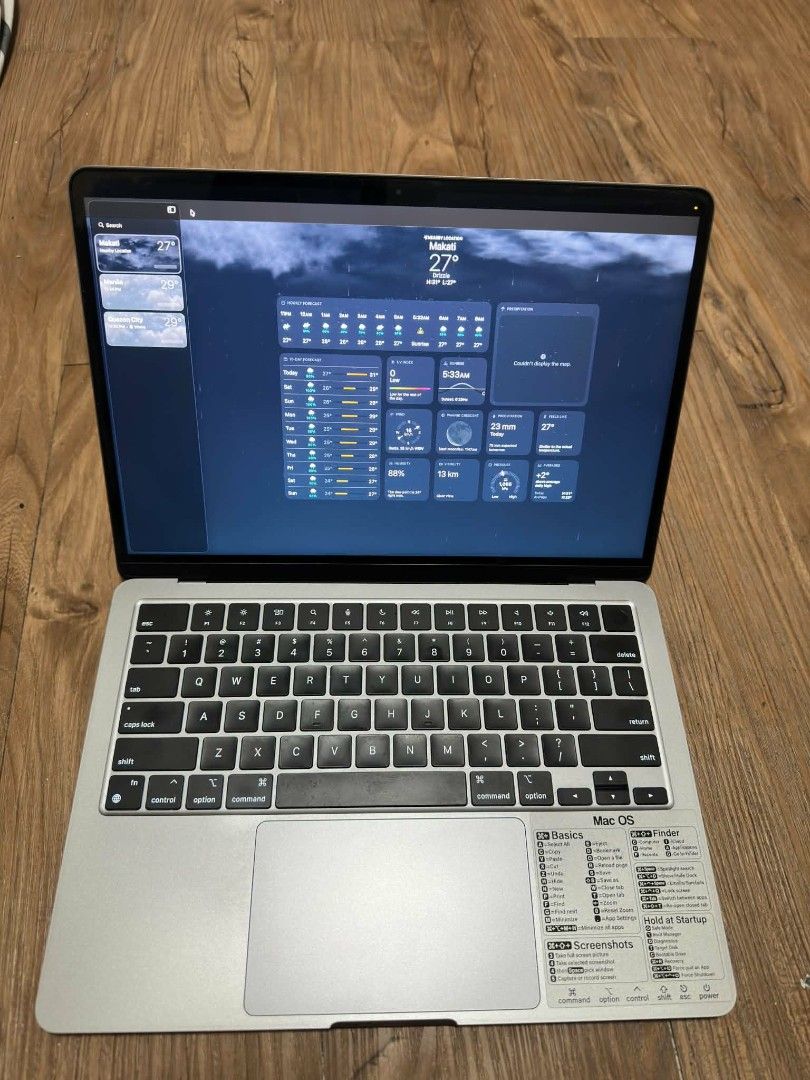 KuzanQ Ice (Category: Other Gadgets) located in Quezon City. Submitted by kuzanq (Listing ID 1460815026, Image 3). Description: Macbook air complete po lahat charger box And receipt 60k may bawas papo sa sure buyer.