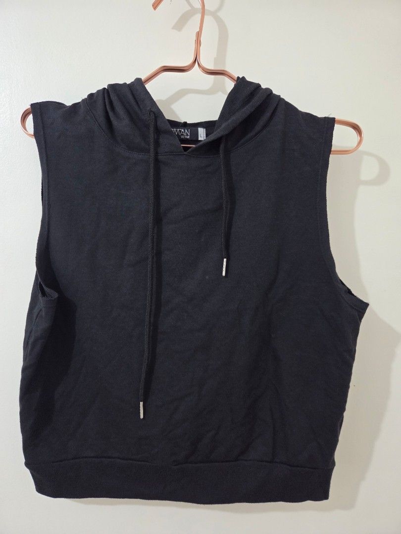 Large Active Black Sleeveless Hoodie Size L (Category: Coats, Jackets and Outerwear) located in Calamba. Submitted by prelovvdd (Listing ID 1460747984, Image 1). Description: - Brand: Woman Active - Type: Sleeveless Hoodie - Color: Black - Size: L - Features: Drawstrings on hood, ribbed hem - Ideal for: Layering, workouts.