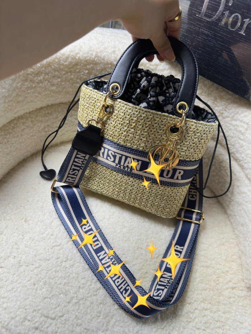 L@dy D!0r 2way Bag (Category: Cross-body Bags) located in Binmaley. Submitted by amayscollections (Listing ID 1460797615, Image 3). Description: On $aLe. OG Qual. Coded Lady D!0R Wicker 2way Bag✨ ₱699 nalang💸 in natural rattan and oblique jacquard comes with box and dustbag very ganda in person YES TO C0D✅ add 70 only🔥 Disclaimer: ‼️ This Page is not Associated or Affiliated with any of this following brands. All Copyrights reserved to the orig