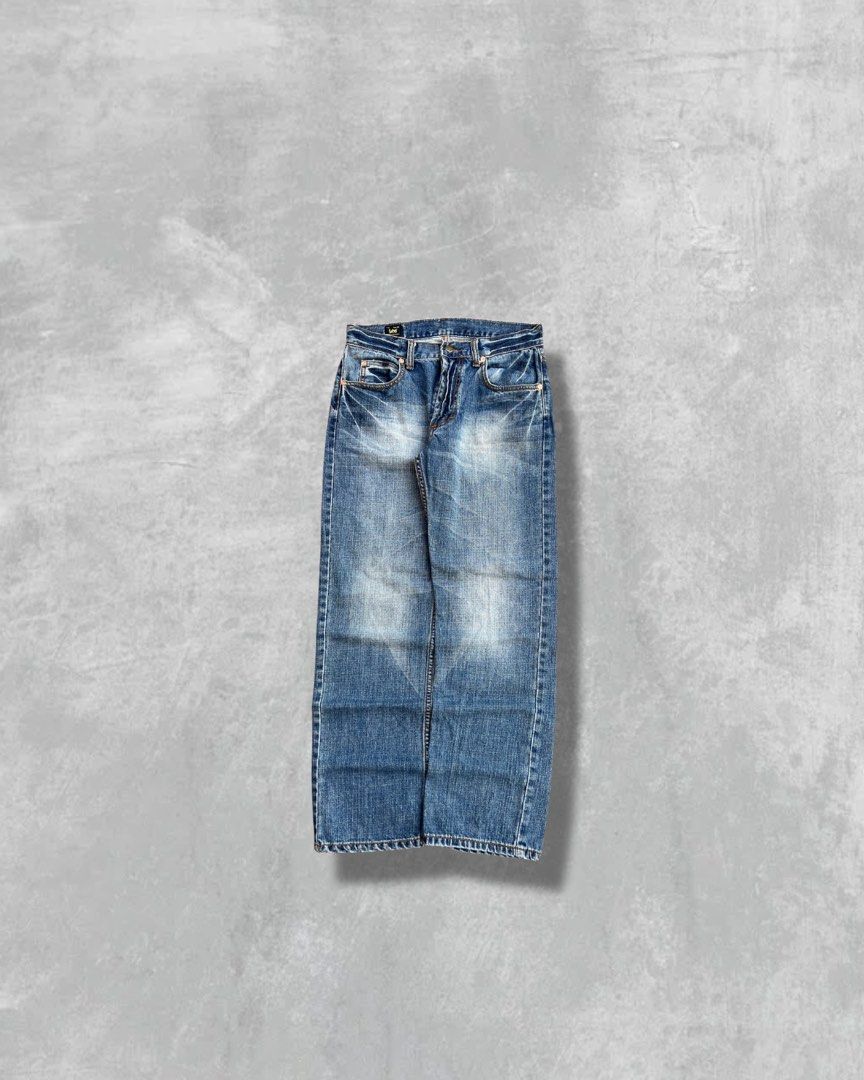 LEE LEATHER PATCH (Category: Jeans) located in Batangas. Submitted by engr_thrift (Listing ID 1460861186, Image 1). Description: 📐Dimension ( Inches ) Width: 32 Length: 39 Hem: 8 Color rate: 10/10 Issue : none .