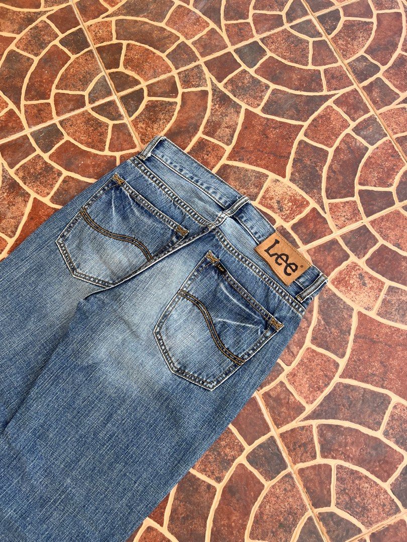 LEE LEATHER PATCH (Category: Jeans) located in Batangas. Submitted by engr_thrift (Listing ID 1460861186, Image 3). Description: 📐Dimension ( Inches ) Width: 32 Length: 39 Hem: 8 Color rate: 10/10 Issue : none .