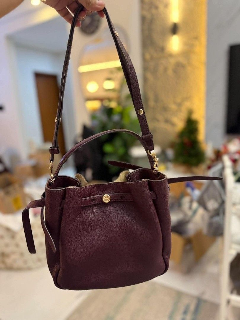 Legato Bag (Category: Cross-body Bags) located in Angeles City. Submitted by truehawk_95a40c (Listing ID 1460716526, Image 1). Description: FOR SALE Brandnew Legato Shoulder Bag 7500 Pm me to order.