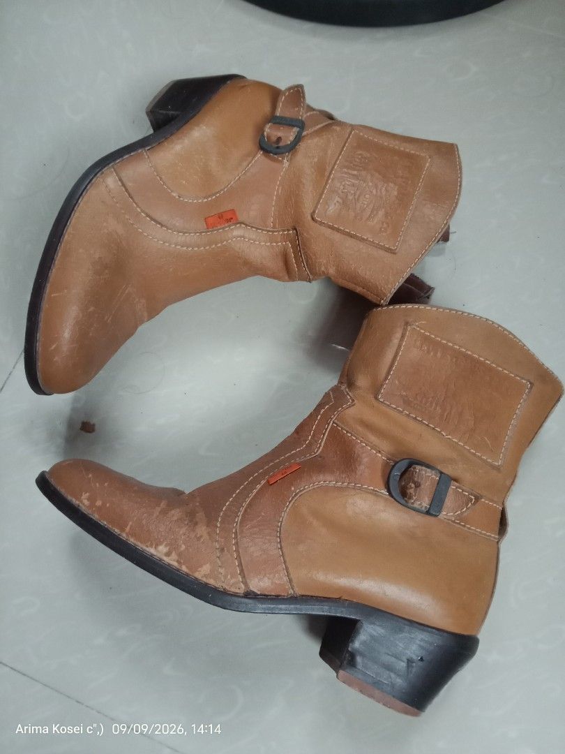 Levi Strauss & Co. Brown Leather Ankle Boots (Category: Boots) located in Manila. Submitted by daisuke_kirigaya (Listing ID 1460742557, Image 1). Description: ORIGINAL VINTAGE LEVI'S BOOTS ( MADE IN SPAIN ) BRAND : LEVI STRAUSS & CO. Condition : USED / GOOD Price : Php 14k Quantity : 1 Note : - AS IS, WYSIWYG ( see actual item pics) - item is CROSS-POSTED - item is on-hand and ready for pick-up anytime - for sure buyer/s, kindly send a PM for shi