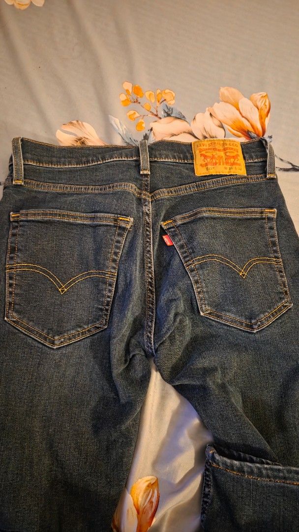 Levis (Category: Jeans) located in Manila. Submitted by bernadette2207 (Listing ID 1460737902, Image 3). Description: - Brand: Levi's - Model: 512 - Size: 31x32 - Color: Classic Blue Denim - Condition: Good, pre-loved - Features: Iconic Levi's stitching and leather patch.