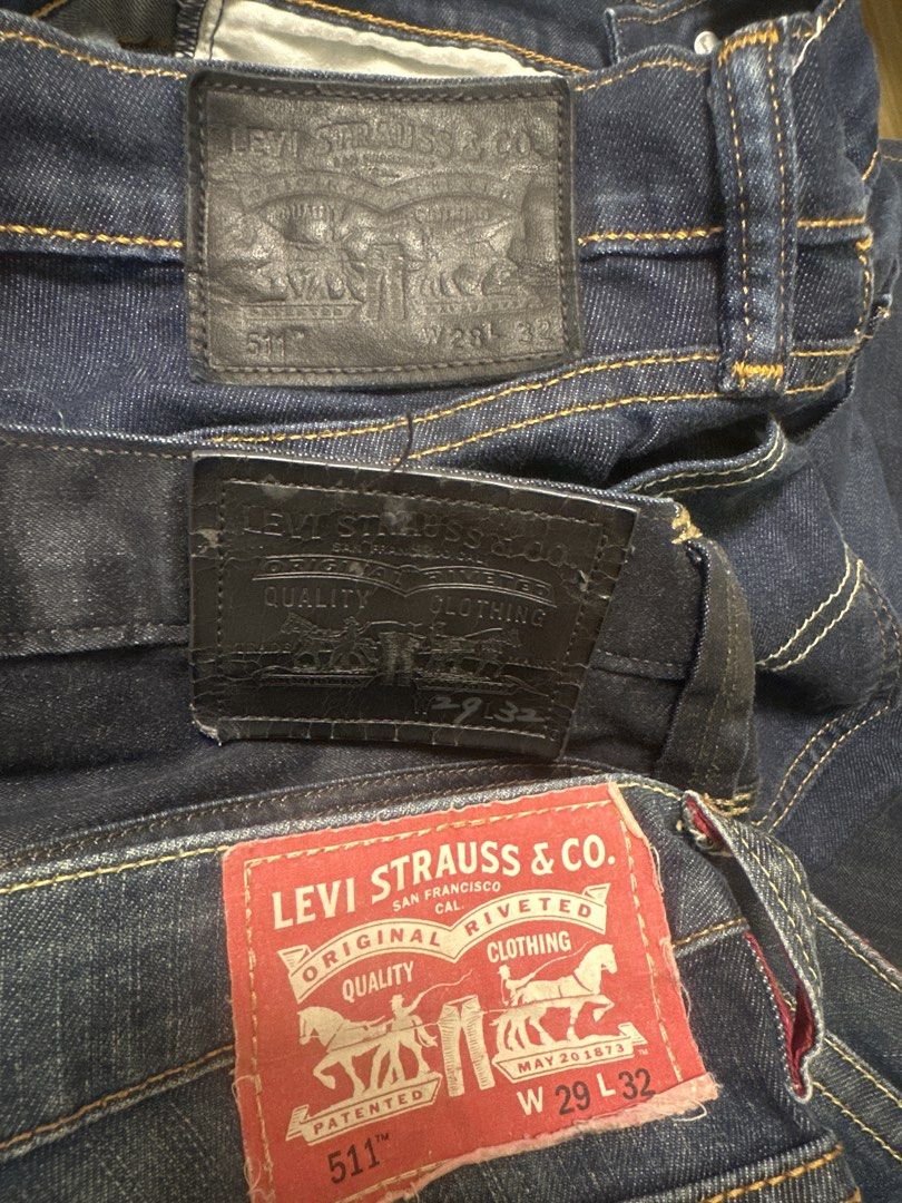 Levi's 牛仔褲 三條 （分類：牛仔褲）位於 Hong Kong。 由 ali2007 提交（商品編號 1460895995，圖片 4）。簡介： 三條Levi's 男裝牛仔褲，唔同款。有深藍色、洗水藍色同埋黑色。全部都係直桶長褲款。著落好舒服，適合瘦瘦的男仔 有興趣就快啲問啦！。