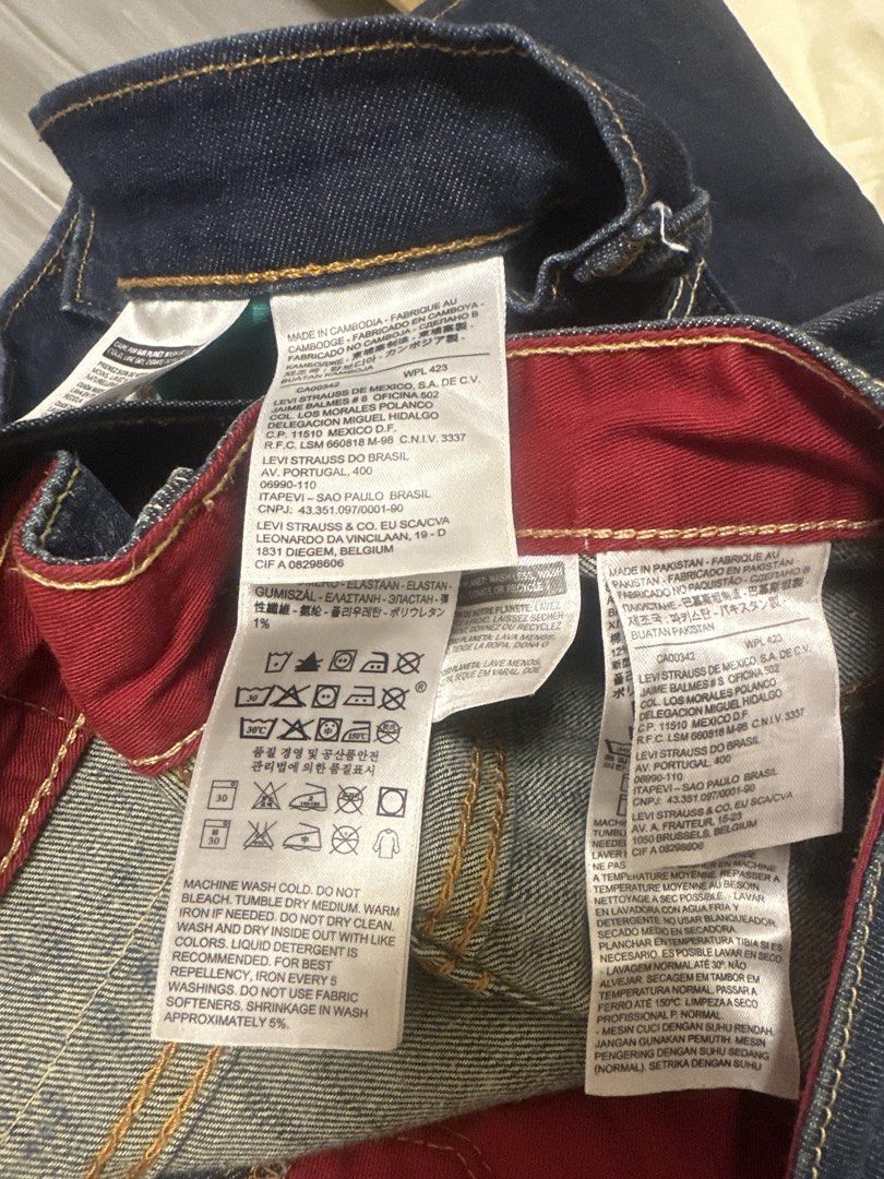 Levi's 牛仔褲 三條 （分類：牛仔褲）位於 Hong Kong。 由 ali2007 提交（商品編號 1460895995，圖片 3）。簡介： 三條Levi's 男裝牛仔褲，唔同款。有深藍色、洗水藍色同埋黑色。全部都係直桶長褲款。著落好舒服，適合瘦瘦的男仔 有興趣就快啲問啦！。