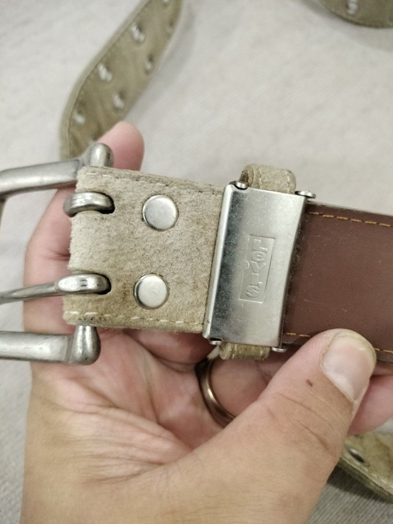 Levi's authentic Leather Belt (Category: Belts) located in Quezon City. Submitted by dex.colletions (Listing ID 1460906337, Image 2). Description: levis authentic Belt 2000.