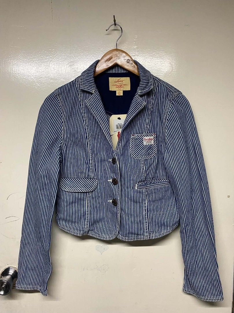 Levi's cropped hickory stripe blazer (Category: Coats, Jackets and Outerwear) located in Pasig City. Submitted by jstnisidor81288 (Listing ID 1460896016, Image 1). Description: - Classic Levi's denim blazer - Cool blue and white stripe pattern - Button front closure - Two front pockets - Button details on cuffs - Excellent for layering outfits.