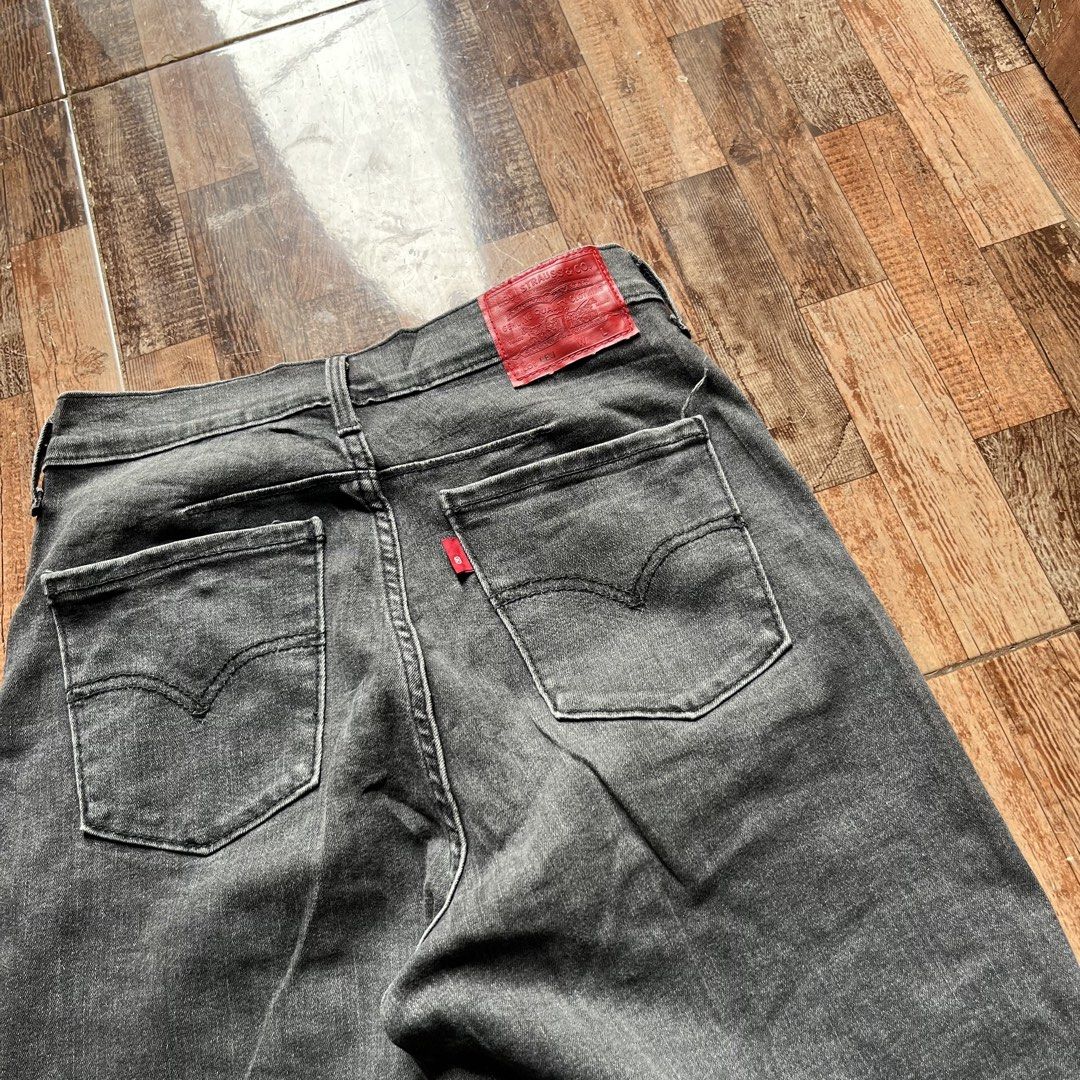 Levis Engineered Baggy Jeans (Category: Jeans) located in Valencia. Submitted by bordzsthrift (Listing ID 1460754975, Image 2). Description: Exellent Condition Stretchable Levis Premium.