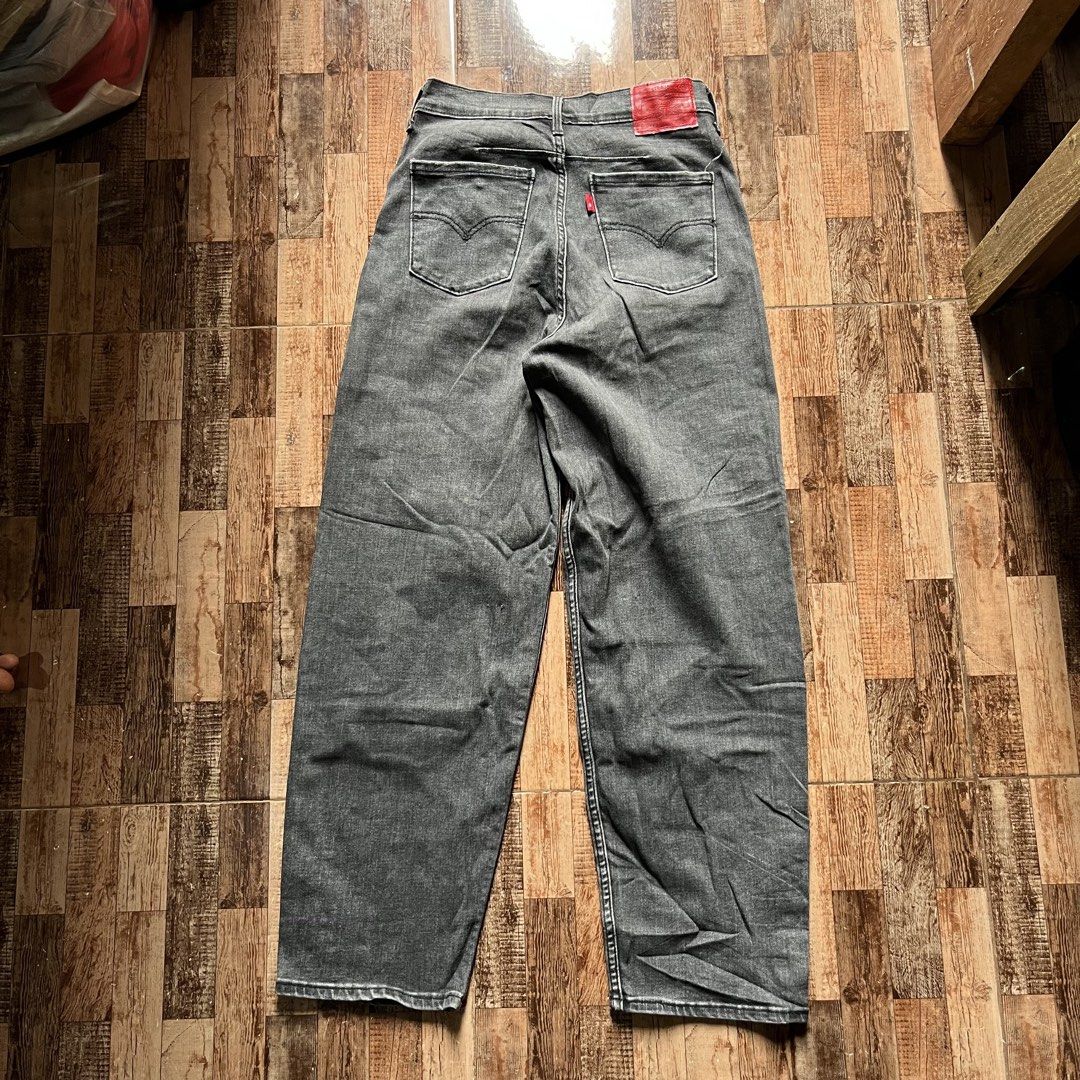 Levis Engineered Baggy Jeans (Category: Jeans) located in Valencia. Submitted by bordzsthrift (Listing ID 1460754975, Image 1). Description: Exellent Condition Stretchable Levis Premium.