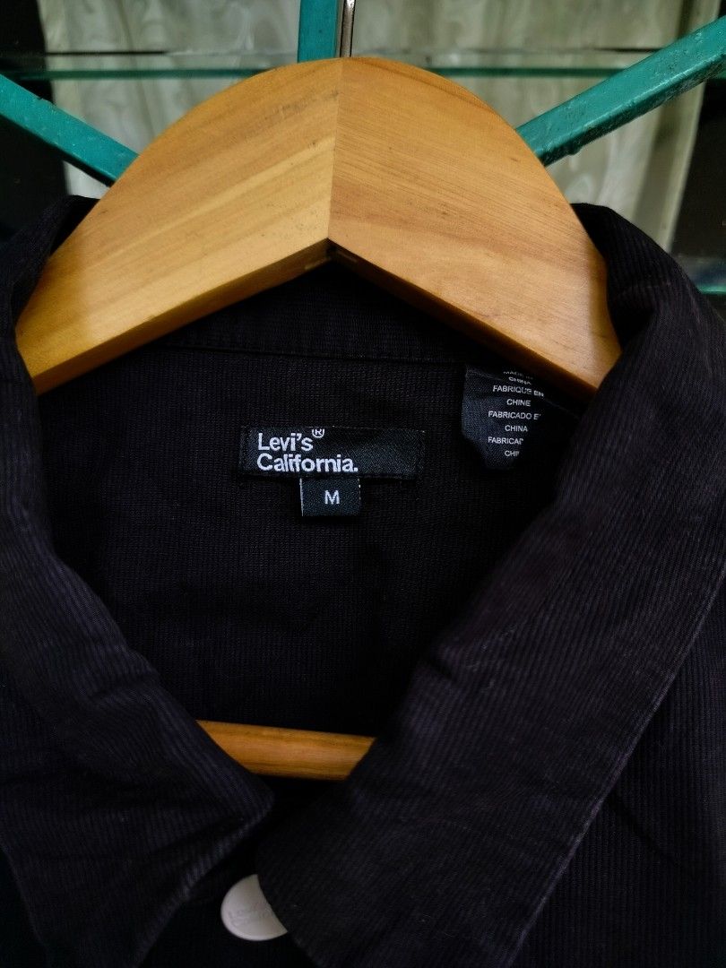 LEVIS JACKET (Category: Activewear) located in Manila. Submitted by dada_fernandez_2000 (Listing ID 1460832593, Image 2). Description: .