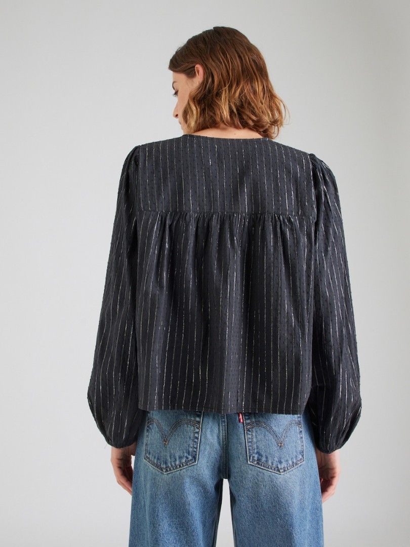 Levi's Josephine Long Sleeve Black Top (Category: Blouses) located in Pasig City. Submitted by brownbagph (Listing ID 1460886431, Image 3). Description: Product Features: Approx. 22" long Notched V-neck Long sleeves Cotton, viscose, Lurex.
