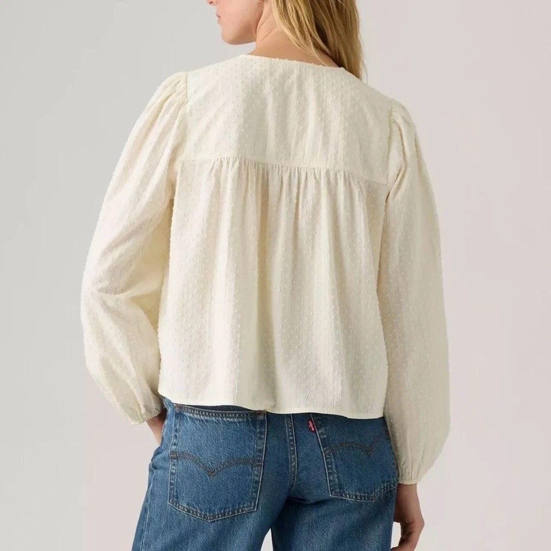 Levi's Josephine Long Sleeve White Top (Category: Blouses) located in Pasig City. Submitted by brownbagph (Listing ID 1460887537, Image 3). Description: Product Features: Approx. 22" long Notched V-neck Long sleeves Cotton, viscose, Lurex.