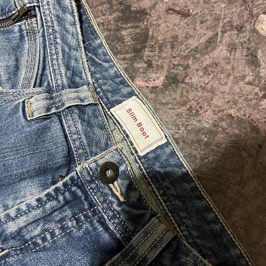 Levis low waist bootcut y2k (Category: Jeans) located in Cagayan de Oro. Submitted by kojisalas (Listing ID 1460895305, Image 3). Description: Just missing one pocket button.