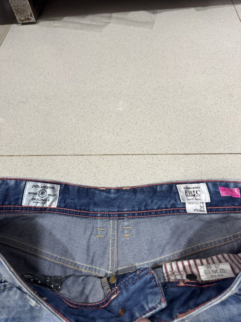 Levis Shorts (Category: Shorts) located in Cagayan de Oro. Submitted by thriftcgyph (Listing ID 1460804855, Image 2). Description: Levis ₱350 NO ISSUE COLOE RATE: 7/10 NO SIZE ON TAG L: 22 W: 32.