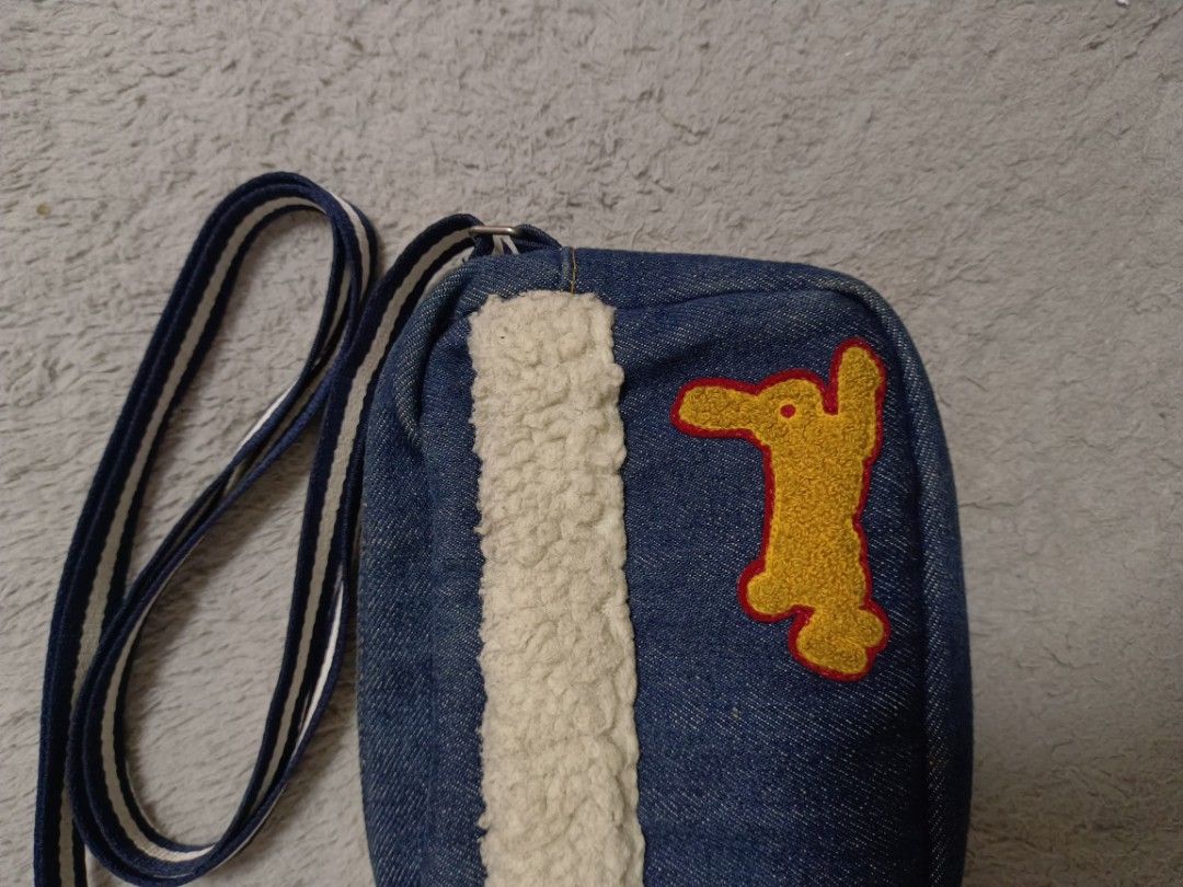 LEVIS SLING BAG RABBIT SHERPA authentic (Category: Sling Bags) located in Quezon. Submitted by johh_sebastian (Listing ID 1460813045, Image 3). Description: width 6.5 length 8.5 AS NEW CONDITION NO FLAWS ONCE LG NAGMAIT.